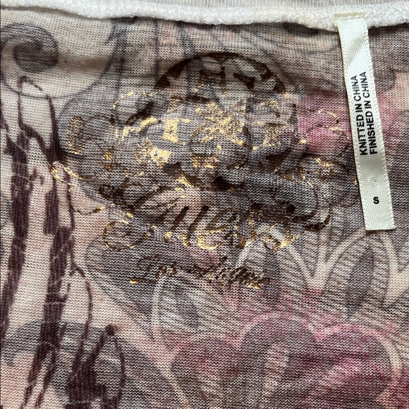 Guess Pink and Cream Graphic V-Neck Tee - Picture 3 of 3